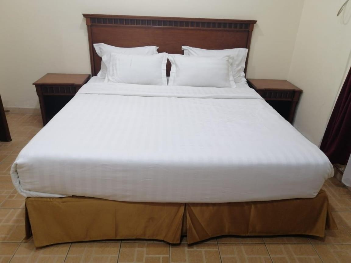 Popular attractions Area Nearby Property